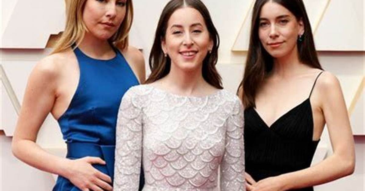 Alana Haim Net Worth, Age, Height, Bio, Birthday, Wiki!