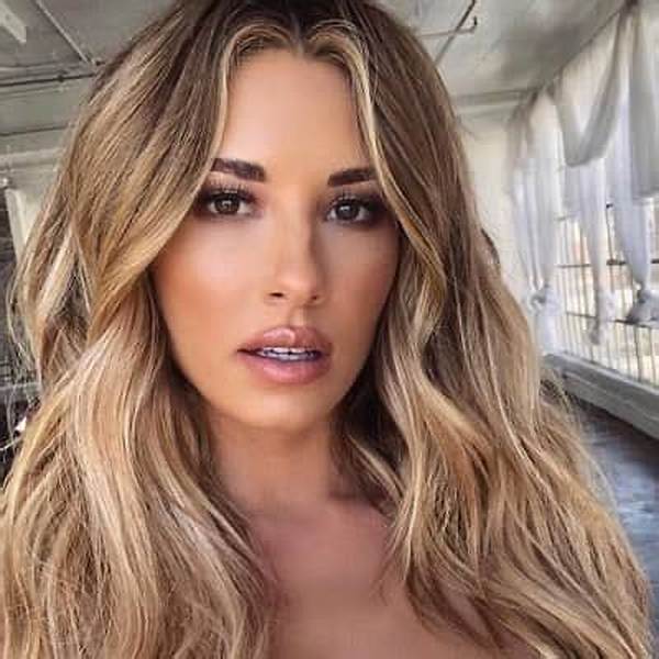 Alexandra Delena- Wiki, Age, Height, Net Worth, Boyfriend, Dating