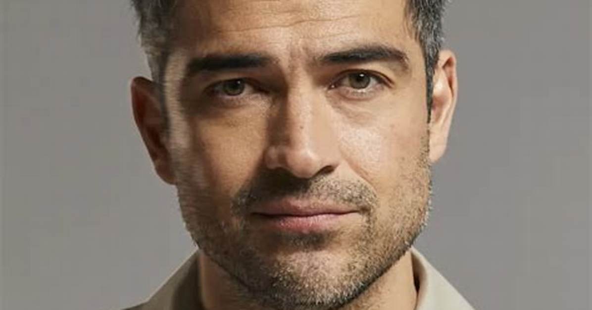 Alfonso Herrera Wiki, Biography, Age, Height, Net Worth, Wife