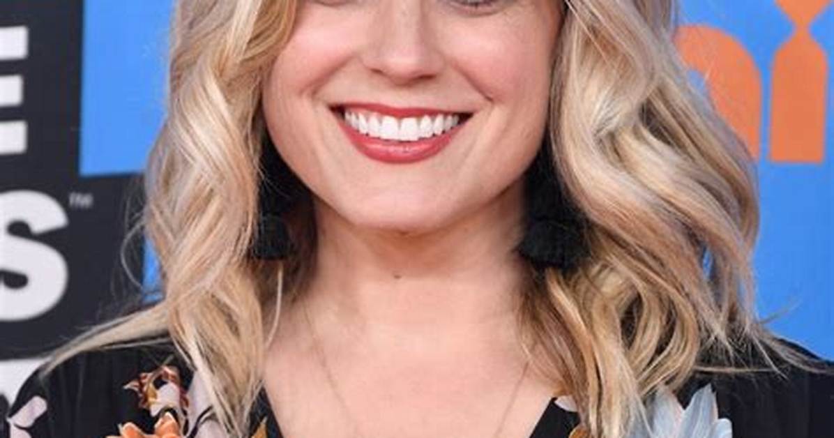 Allison Munn - Net Worth, Age, Height, Birthday, Bio, Wiki!