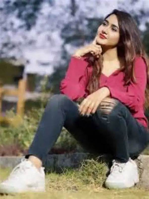 Alyzeh Gabol- Wiki, Age, Height, Net Worth, Husband, Marriage