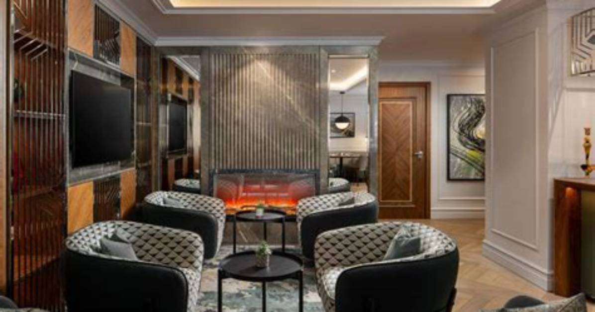 Antonia Takes over Intercontinental Bucharest Hotel Lounge and Sings New Song "Hotel Lounge"