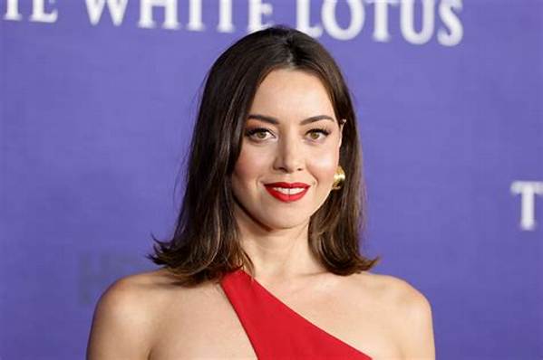 Aubrey Plaza - Celebrity