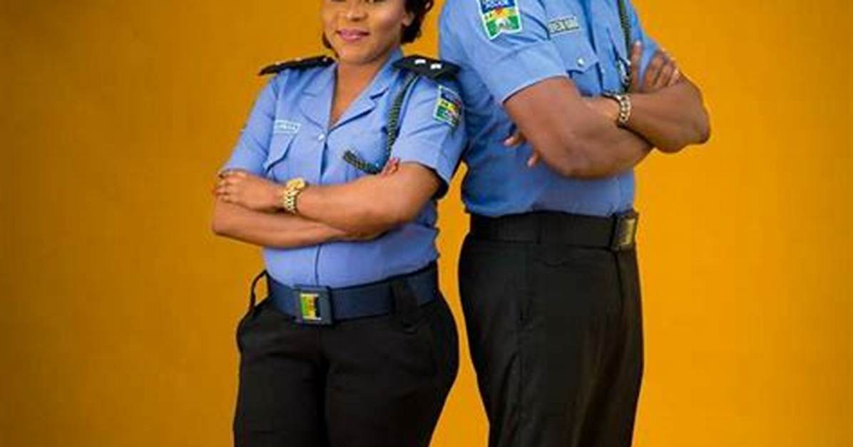 Beautiful Woman Exposes Nigerian Policeman Who Wanted to Suck Her Boobs at 2:00 Am