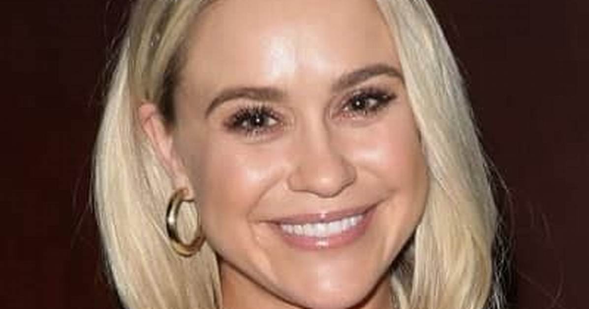 Becca Tobin- Wiki, Biography, Age, Height, Net Worth, Husband