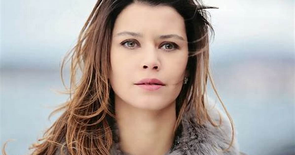 Beren Saat - Net Worth, Age, Height, Birthday, Bio, Wiki!