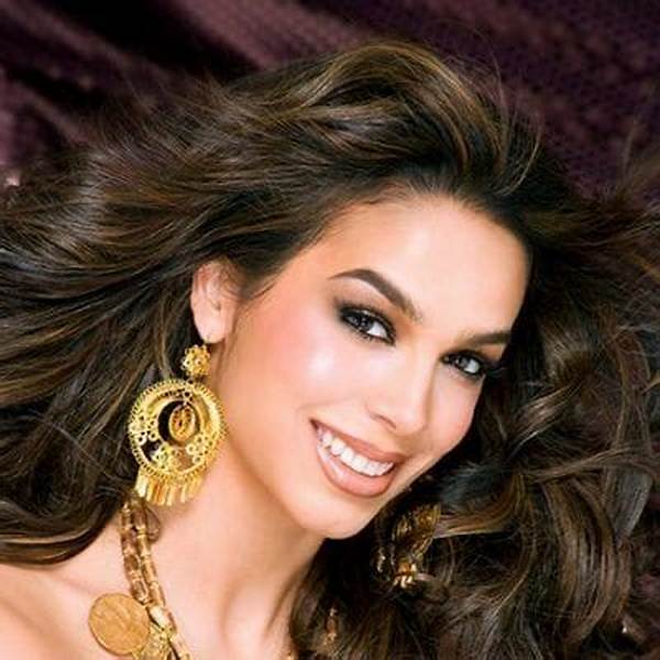 Bibi Gaytan- Wiki, Age, Height, Net Worth, Husband, Ethnicity