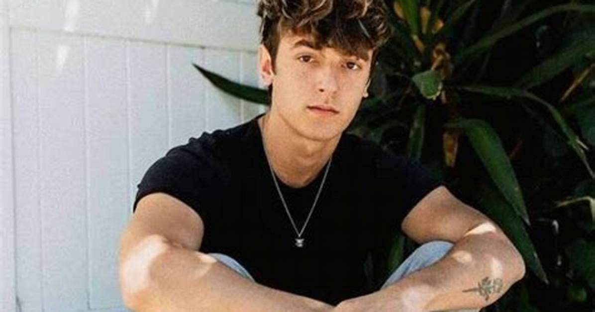 Bryce Hall Biography: Girlfriend, Age, Height, Net Worth, Tiktok, Twitter, Jets, Football, Wikipedia, Photos, Addison Rae