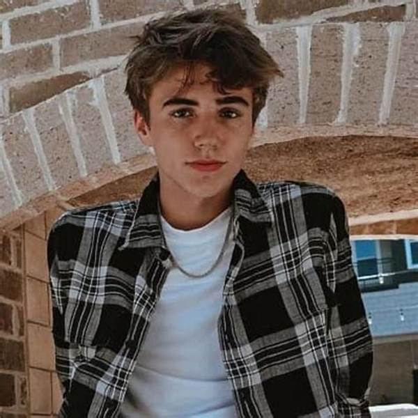 Bryce Parker- Bio, Age, Height, Net Worth, Girlfriend, Ethnicity