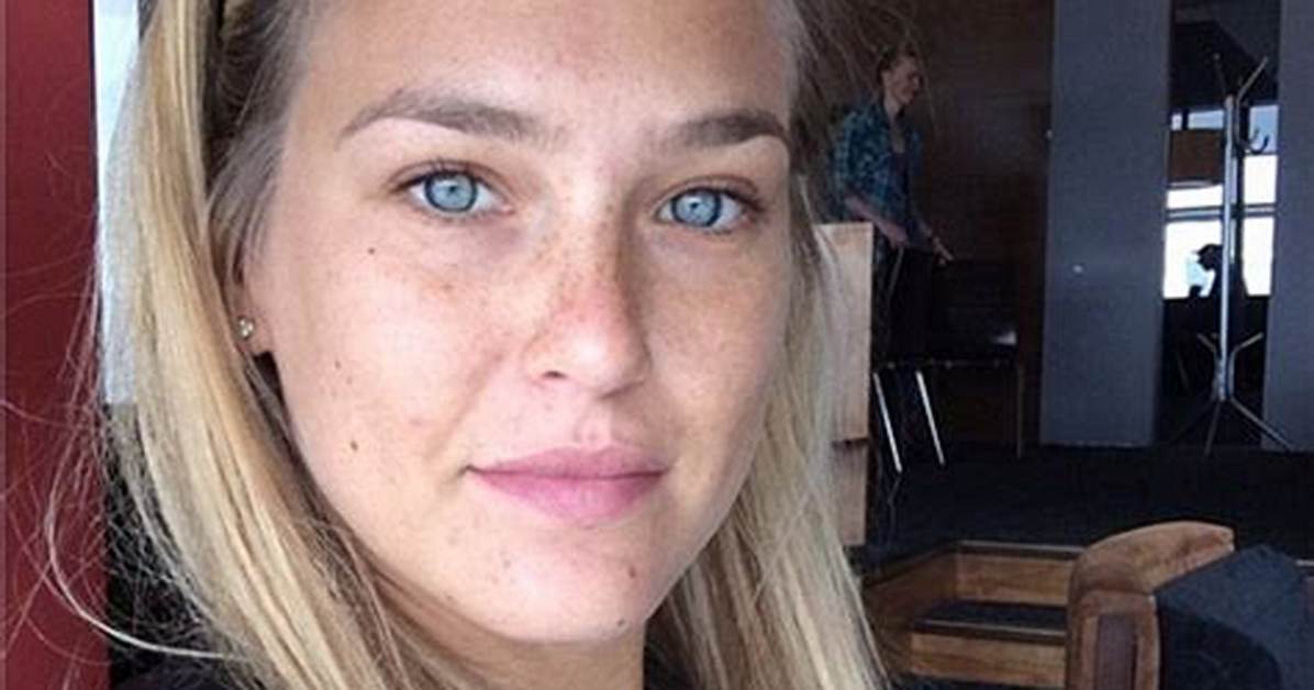 Cheryl Looks Gorgeous in Make-up Free Selfie