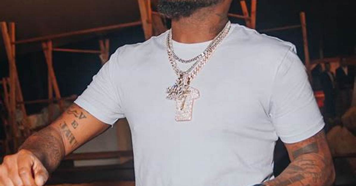 Davido Purchases Another Diamond Plated Eyeglass Worth N2.5 Million Less Than a Day After He Lost His Previous One (Video)