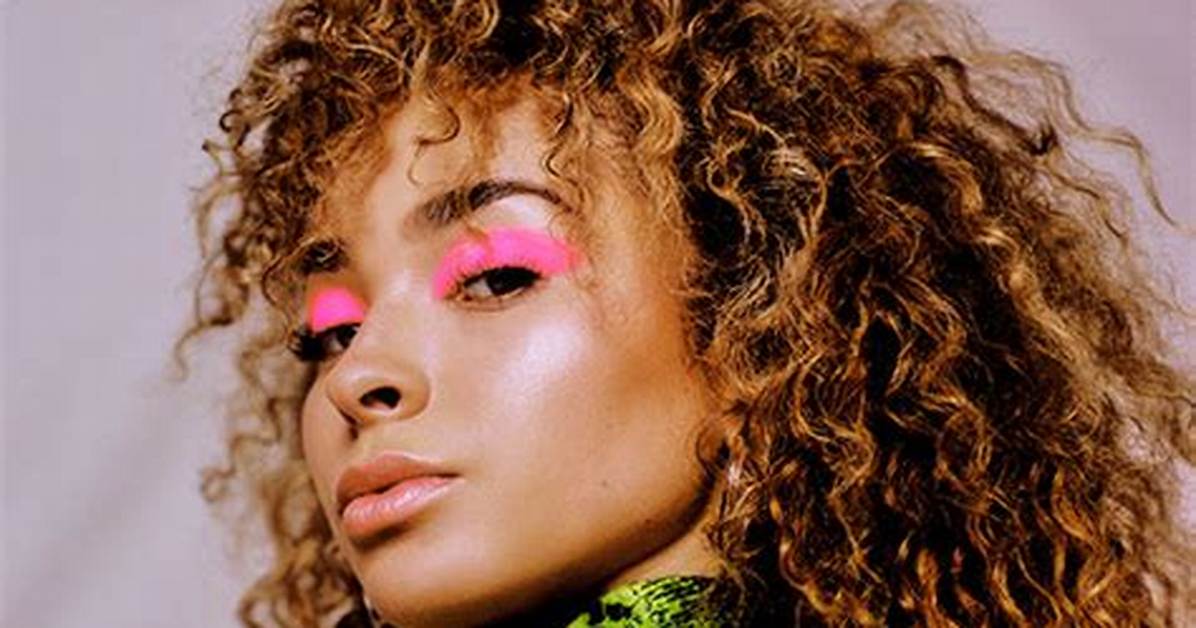 Ella Eyre Releases New Single 'Dreams'