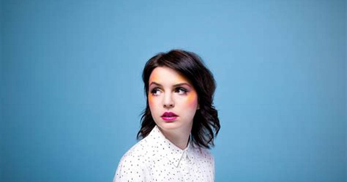 Exclusive: Emma Blackery Talks 'Magnetised' Ep, Touring the U. K. , and "Feel Good 101" Book