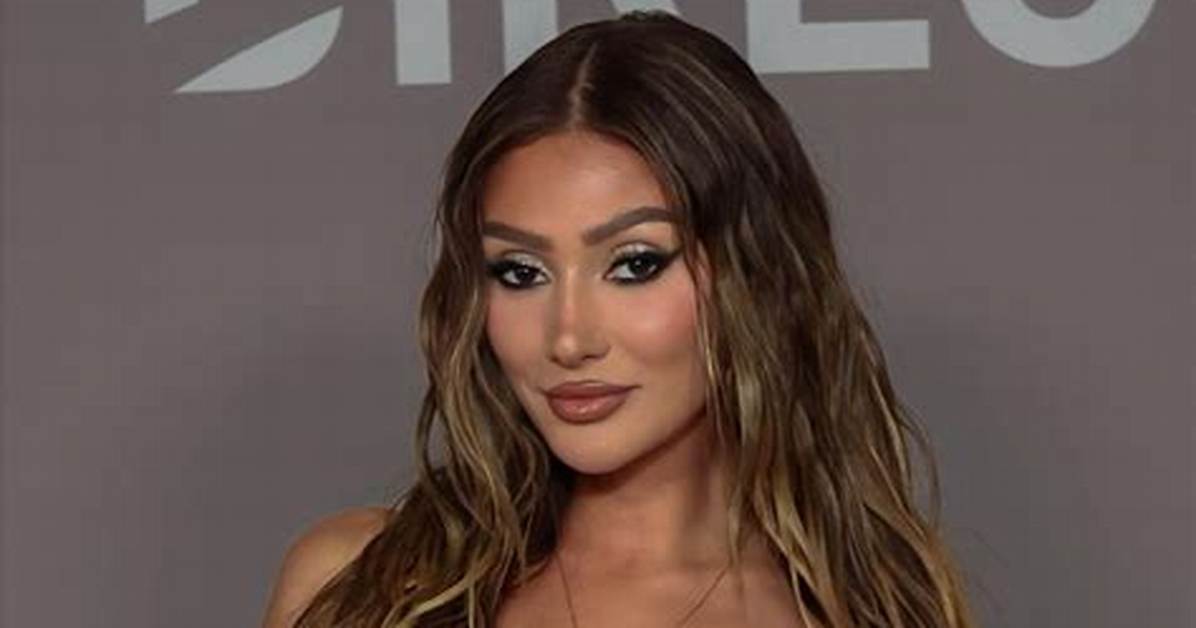 Francesca Farago- Net Worth, Bio, Age, Boyfriend, Dating, Height, Career