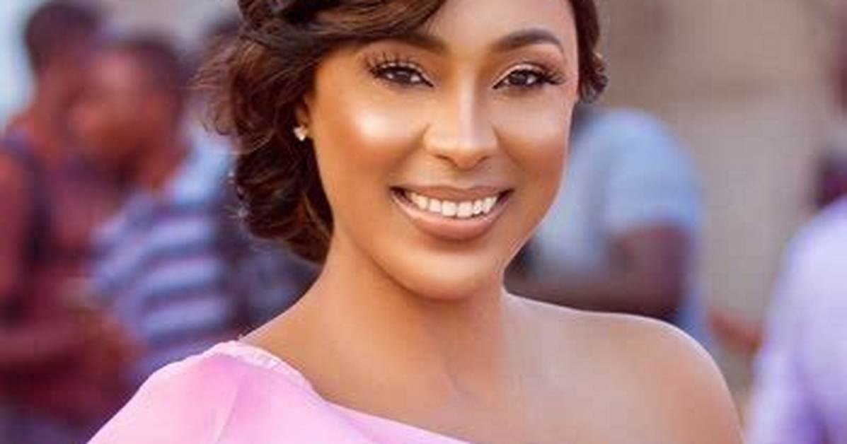 God When – Nikki Samonas Cries out for Her A$$ as It’s a No Show for Her
