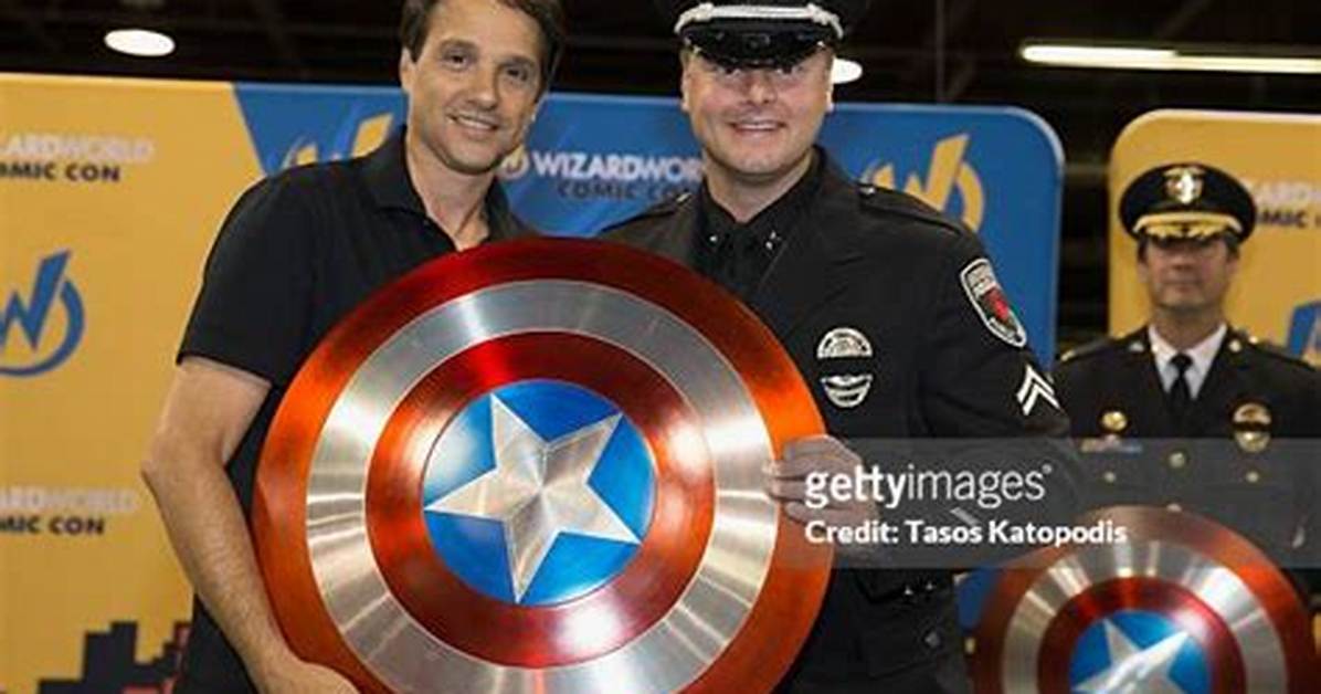 Heroes Honoring Heroes at Wizard World Chicago