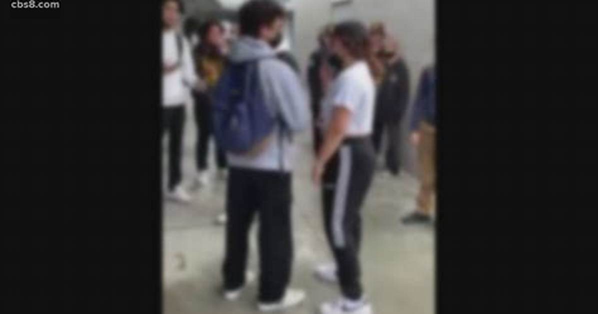 High School Student Caught Giving Bj to Colleague in Class