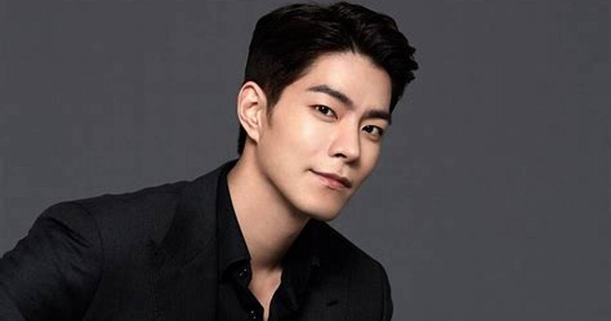 Hong Jong-Hyun- Bio, Age, Height, Girlfriend, Dating, Net Worth, Career
