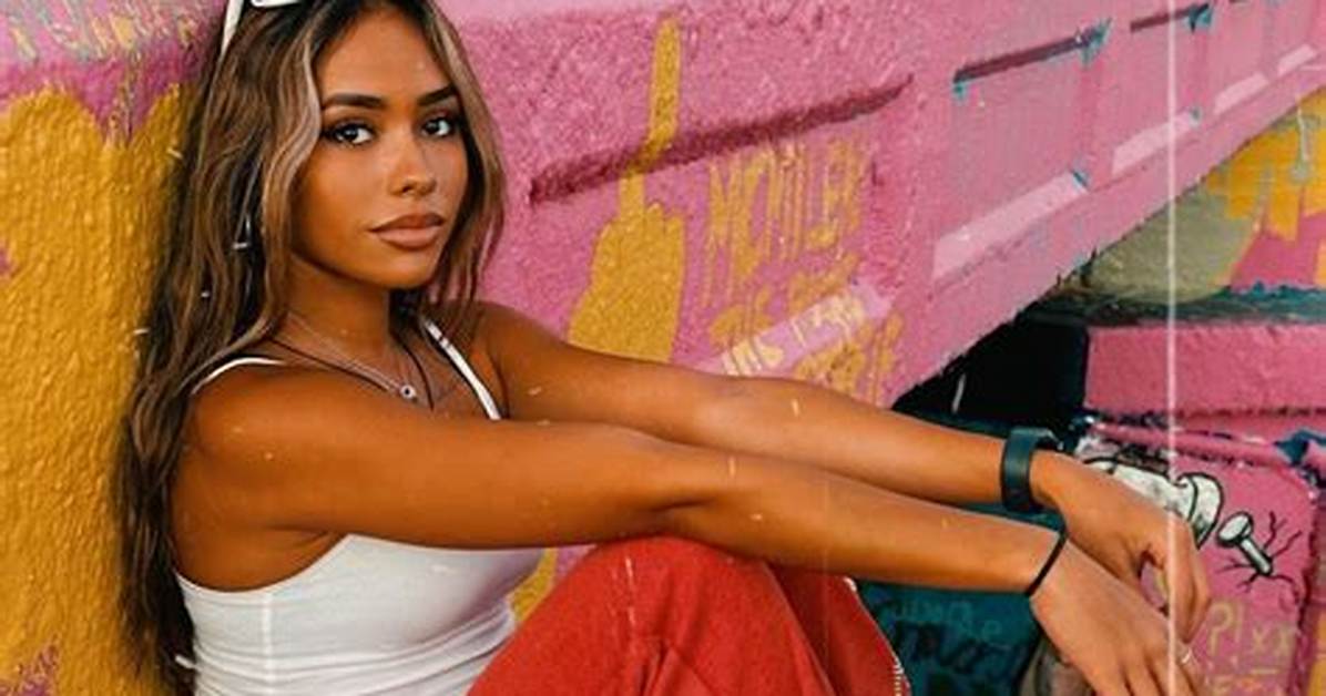How Old Is Ximena Saenz?