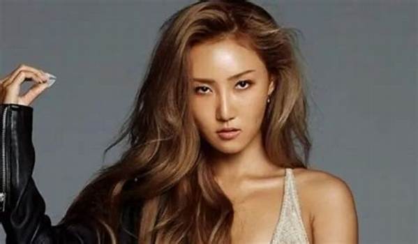 Hwasa Net Worth, Age, Height, Bio, Birthday, Wiki!