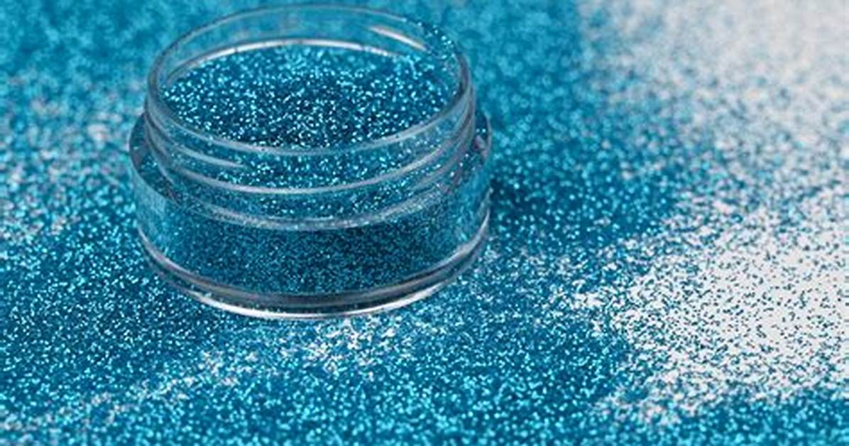 In%C3%A8S Reg Paillettes 1200. Jpg