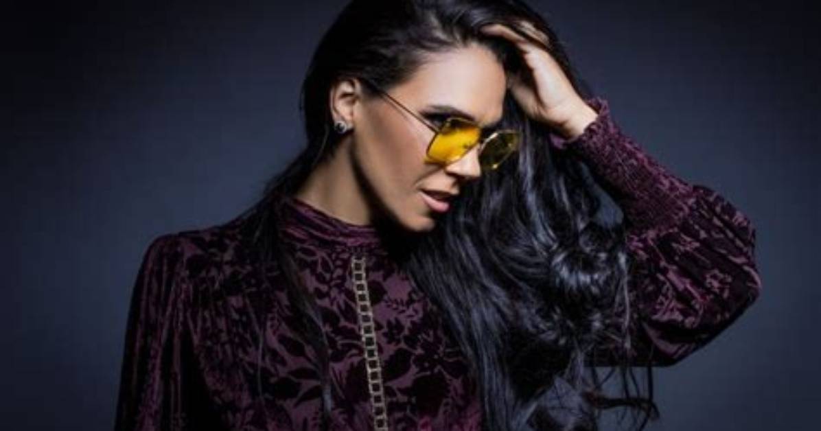 Interview with Adrianna: Merging Vocals and Club-Ready Beats in the Tech House Scene