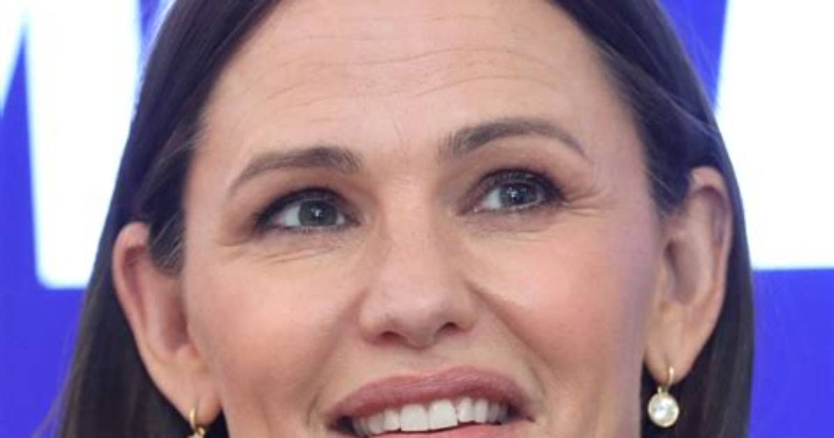 Jennifer Garner Bio, Age, Career, Net Worth, Family & More