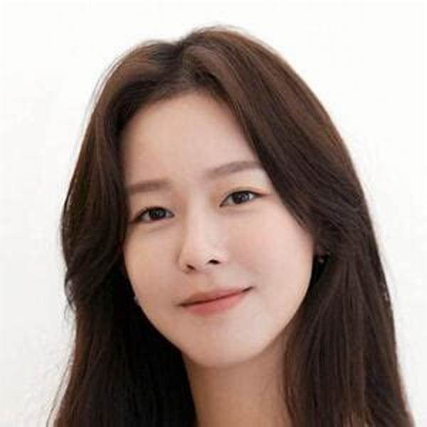 Jin Kyung - Net Worth, Age, Height, Birthday, Bio, Wiki!