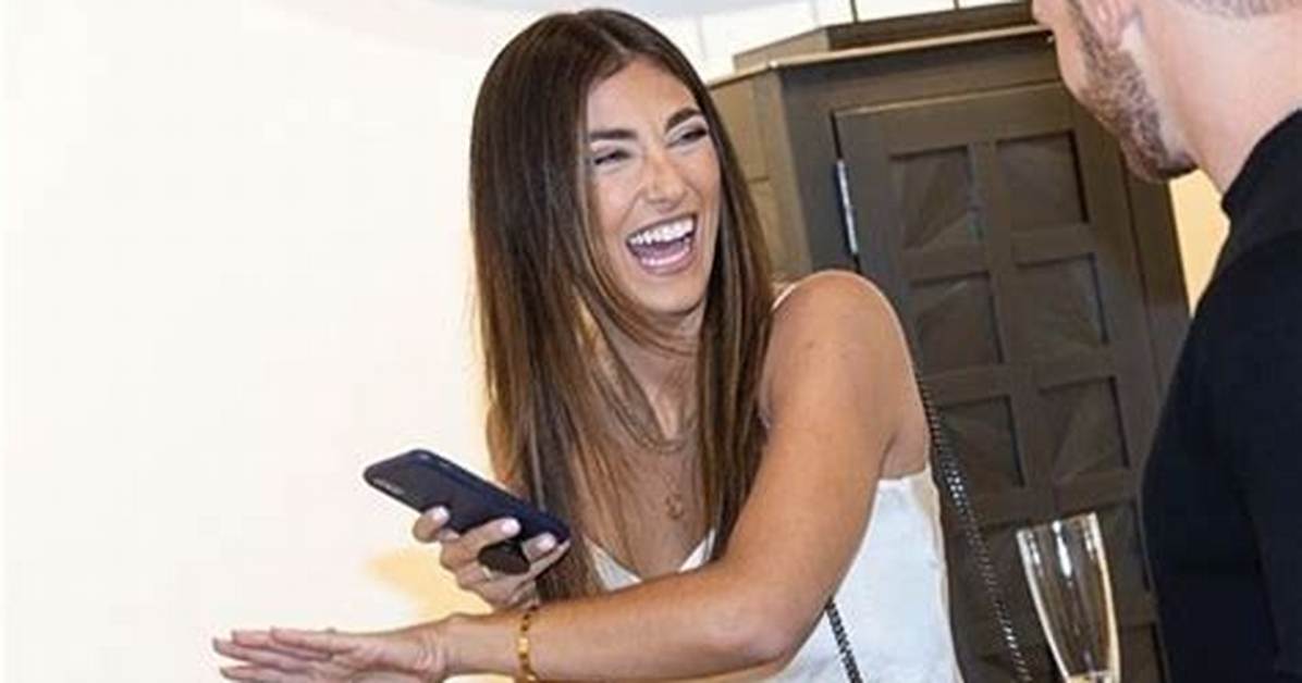 Julie Mazur Age 2022, Height, Wikipedia, Ian Happ Girlfriend, Engagement Ring, Net Worth