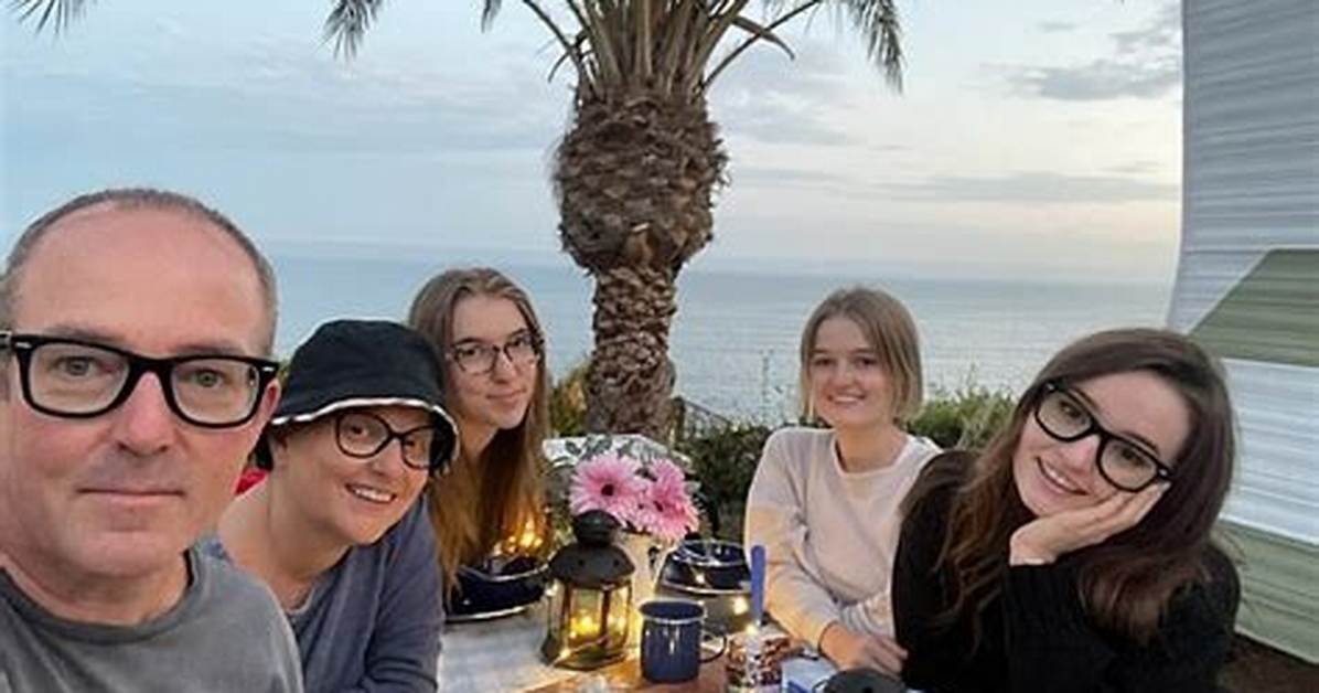 Kaitlyn Dever Parents: Meet Kathy and Tim Dever