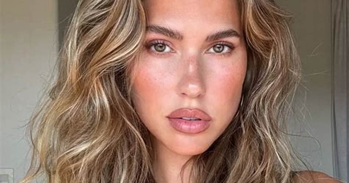 Kara Del Toro- Age, Net Worth, Height, Boyfriend, Career, Ethnicity