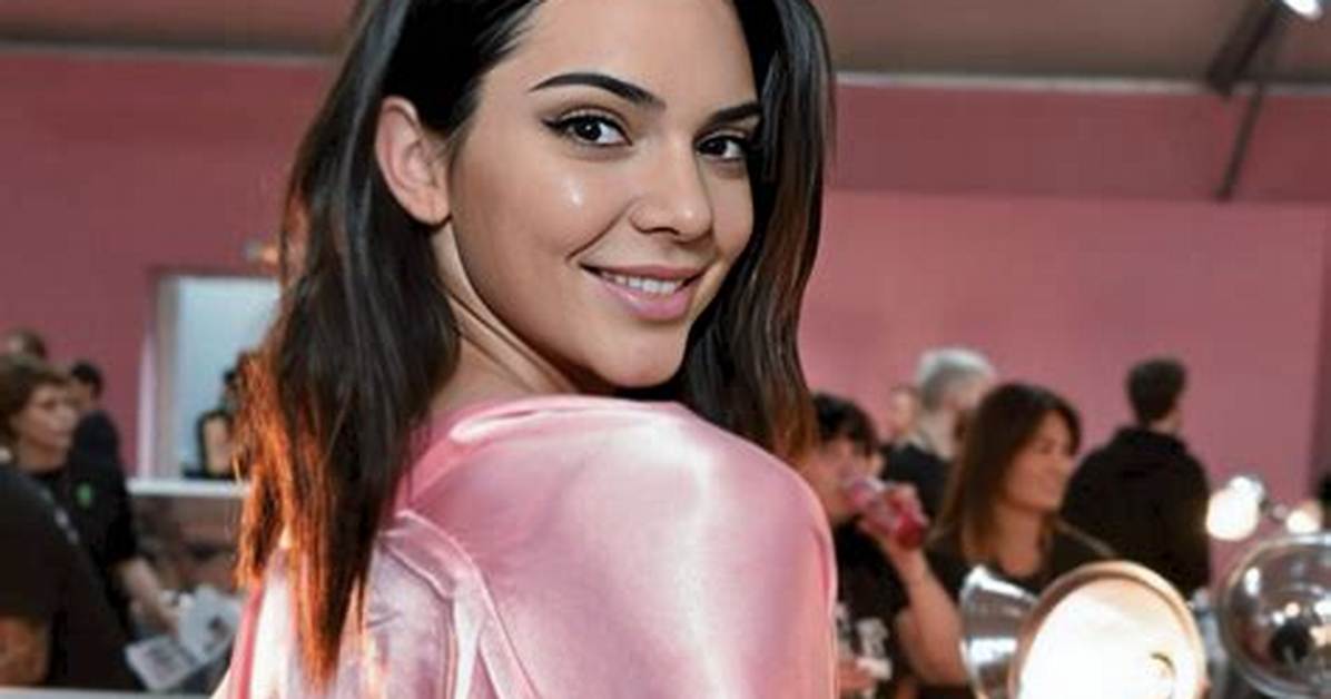 Kendall Jenner Added to the vs Fashion Show
