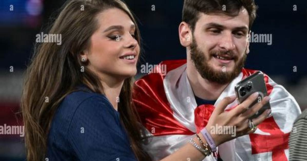 Khvicha Kvaratskhelia Bio, Age, Height, Wife, Parents, Children, Net Worth