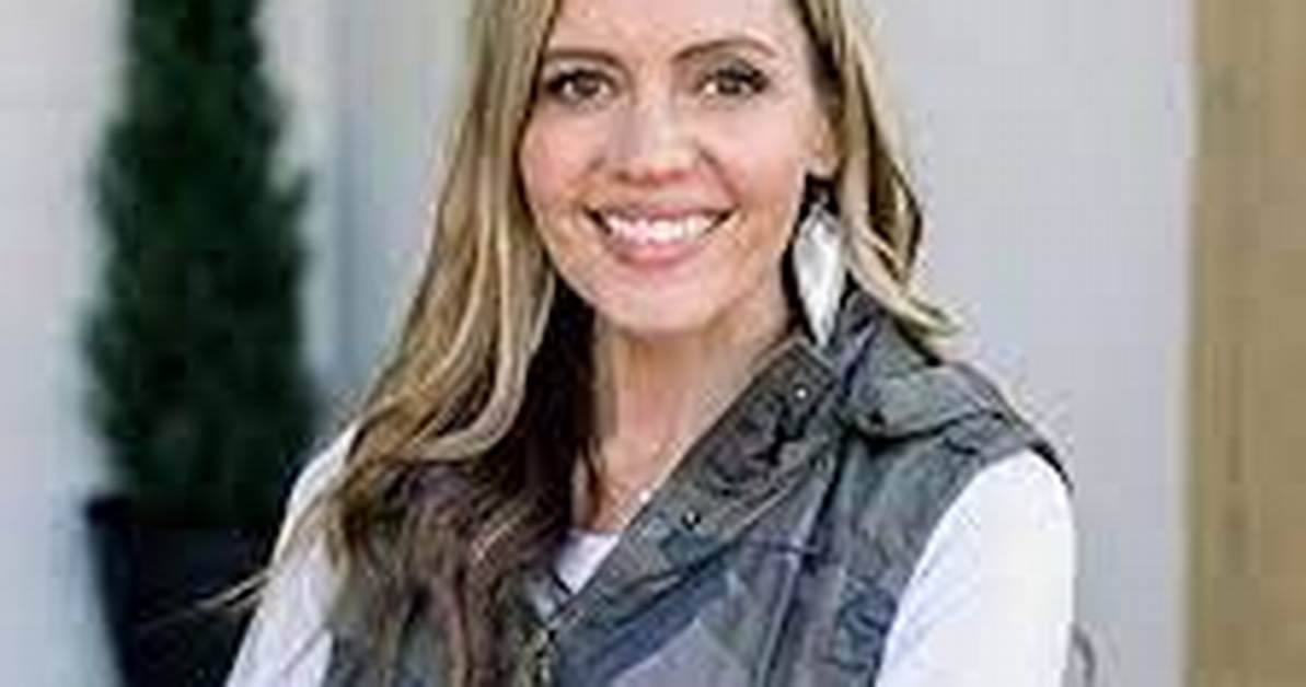 Kim Holderness- Wiki, Age, Ethnicity, Height, Husband, Net Worth, Career