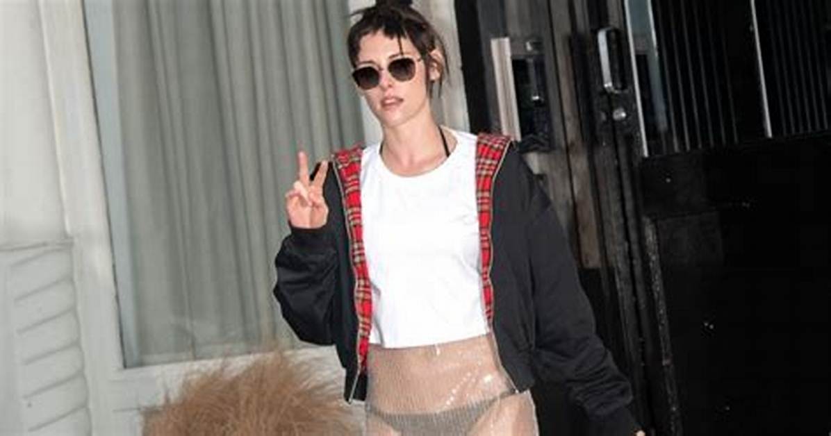 Kristen Stewart Appears in Her Underwear for on the Road Premiere – Rounds off the Week’s Fashion Faux Pas (Photos)