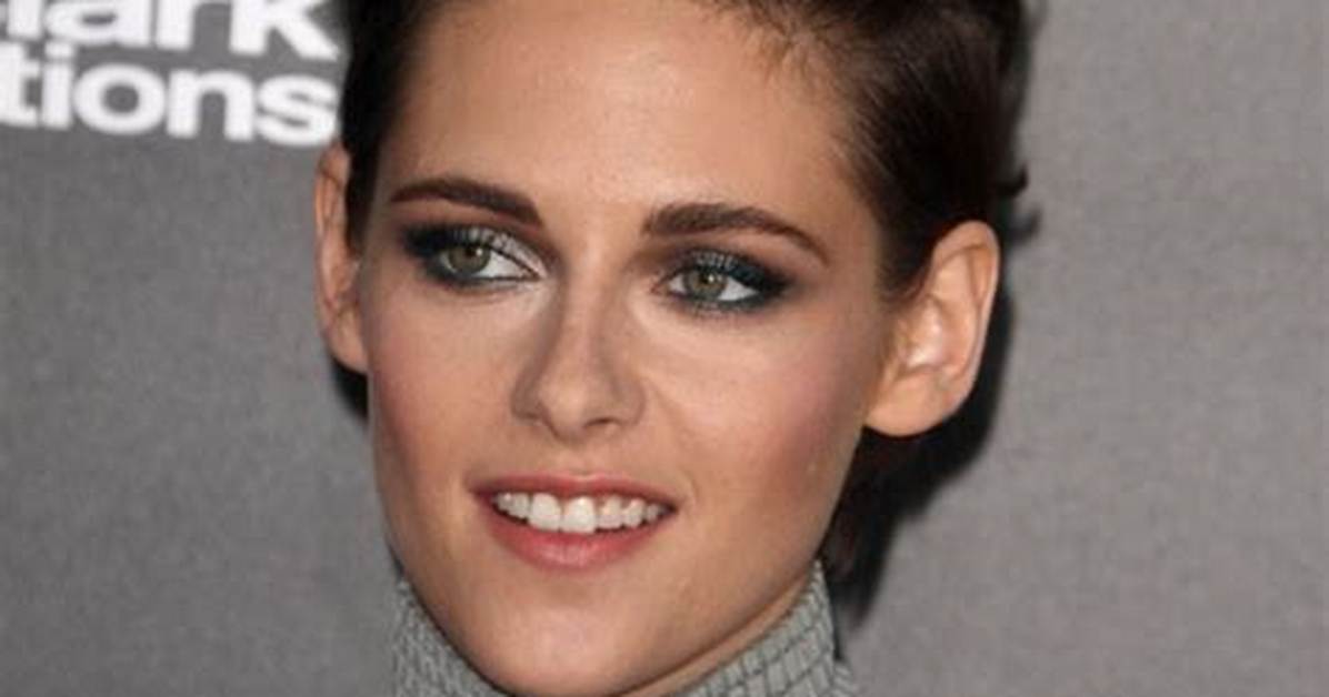 Kristen Stewart Intentional Rebranding Nip Slip for Robert Pattinson at Hollywood Film Awards?