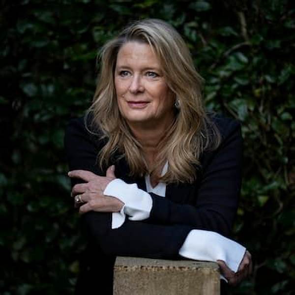Kristin Hannah Net Worth, Age, Height, Bio, Birthday, Wiki!