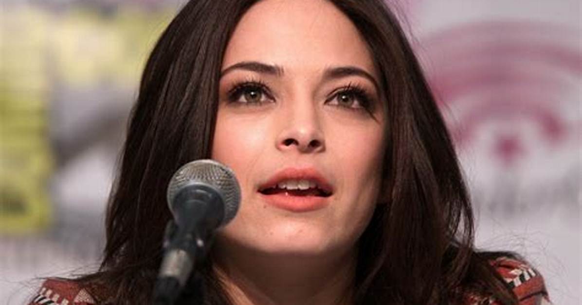 Kristin Kreuk- Biography, Age, Husband, Net Worth, Height, Weight