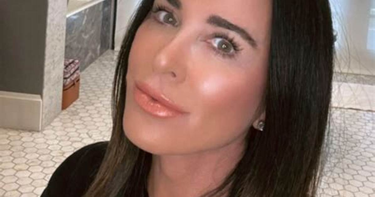 Kyle Richards Reveals Her Must-Have Beauty Products on Amazon Live: Lip Gloss, Mascara, Leggings, & More