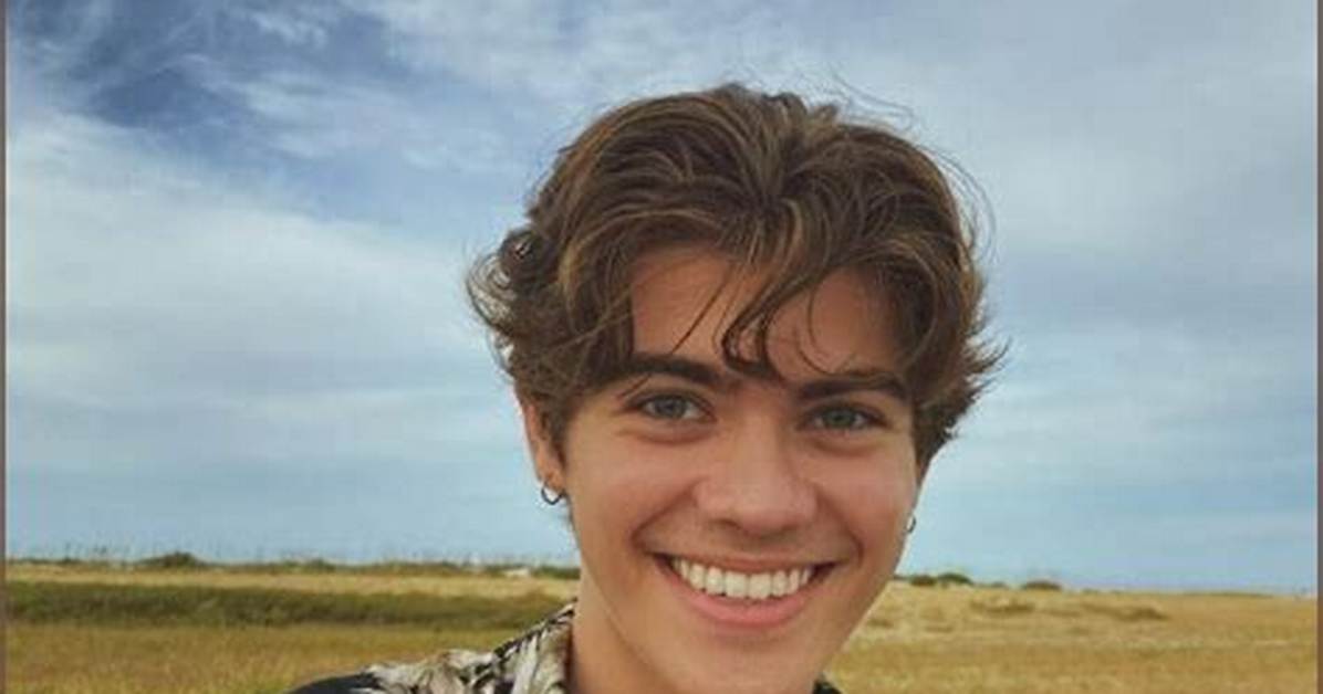 Liam Charles Net Worth, Age, Height, Bio, Birthday, Wiki!