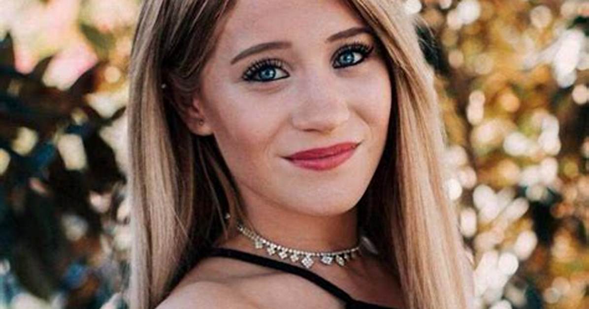 Lizzy Wurst Biography, Wiki, Dating, Boyfriend, Mom, Height, Body Measurements