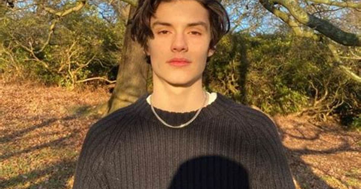 Louis Partridge Bio, Parents, Wife, Children, Siblings, Net Worth