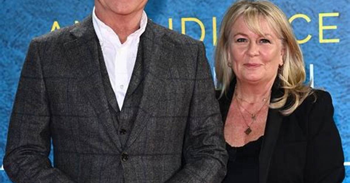 Phillip Schofield Wife: Is Phillip Schofield Married?