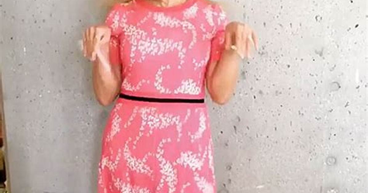 Reese Witherspoon Does the Bend and Snap for Legally Blonde Anniversary