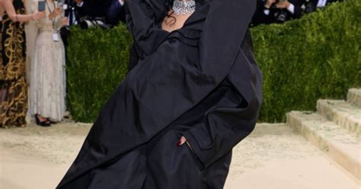 Rihanna Honored with a Statue at Met Gala 2022 – Reacts Excitedly to It (Video)