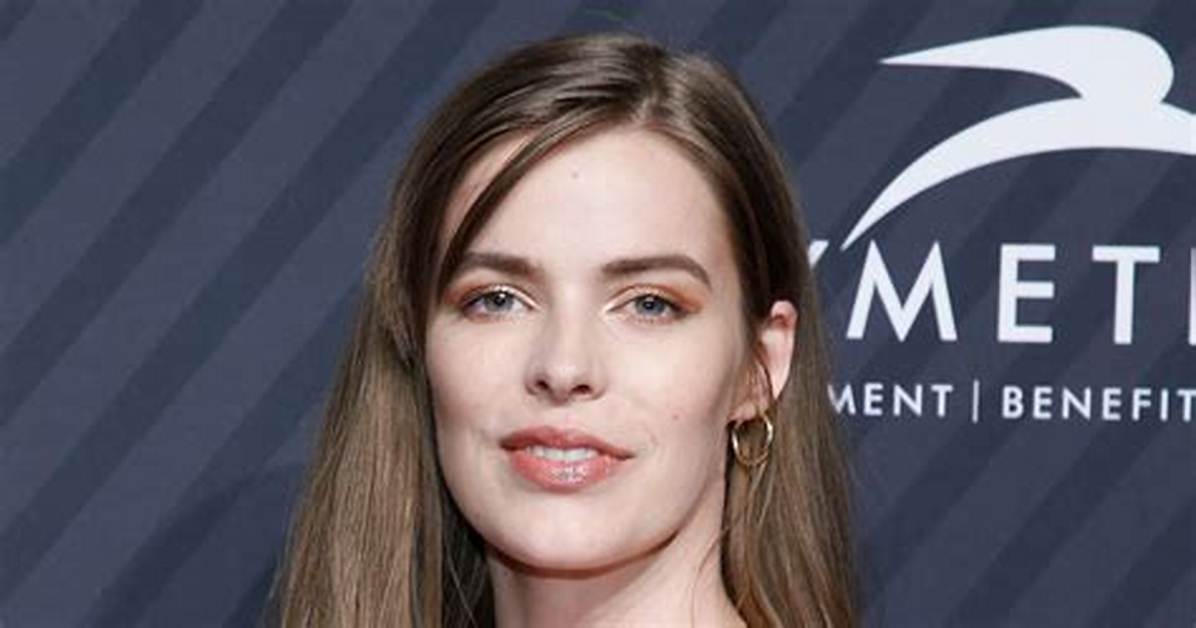 Robyn Lawley Net Worth, Age, Height, Bio, Birthday, Wiki!