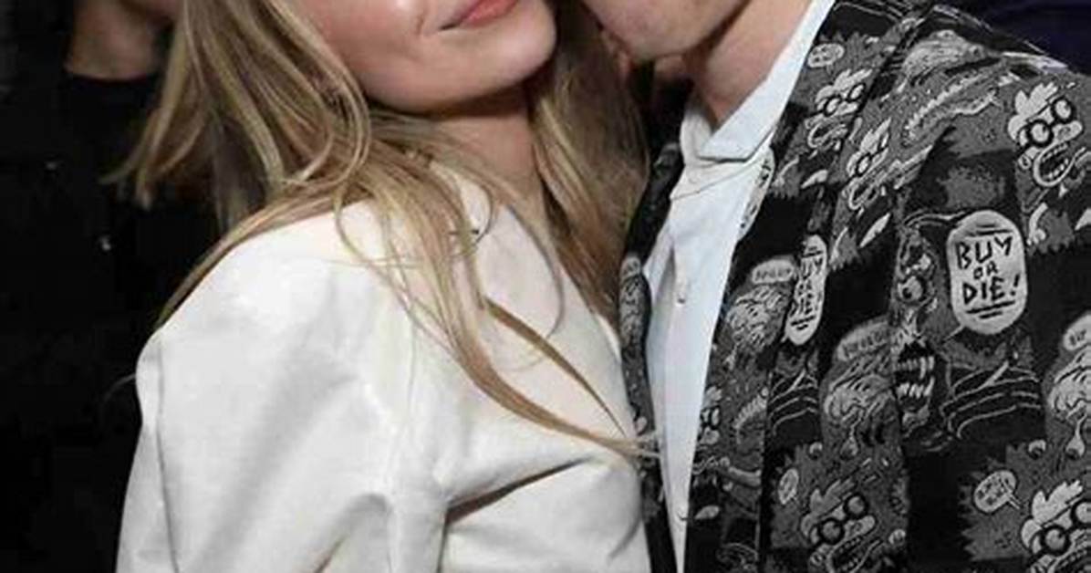 Sabrina Carpenter Age, Height, Feet, Boyfriend, Sister, Parents, Wiki