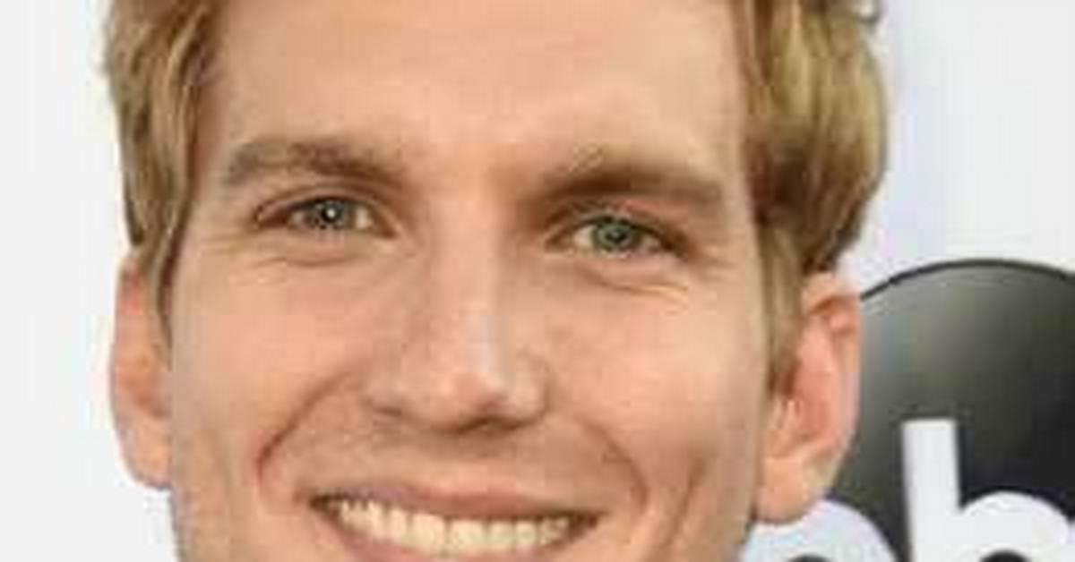 Scott Michael Foster Net Worth 2024, Age, Height, Bio, Birthday, Wiki!