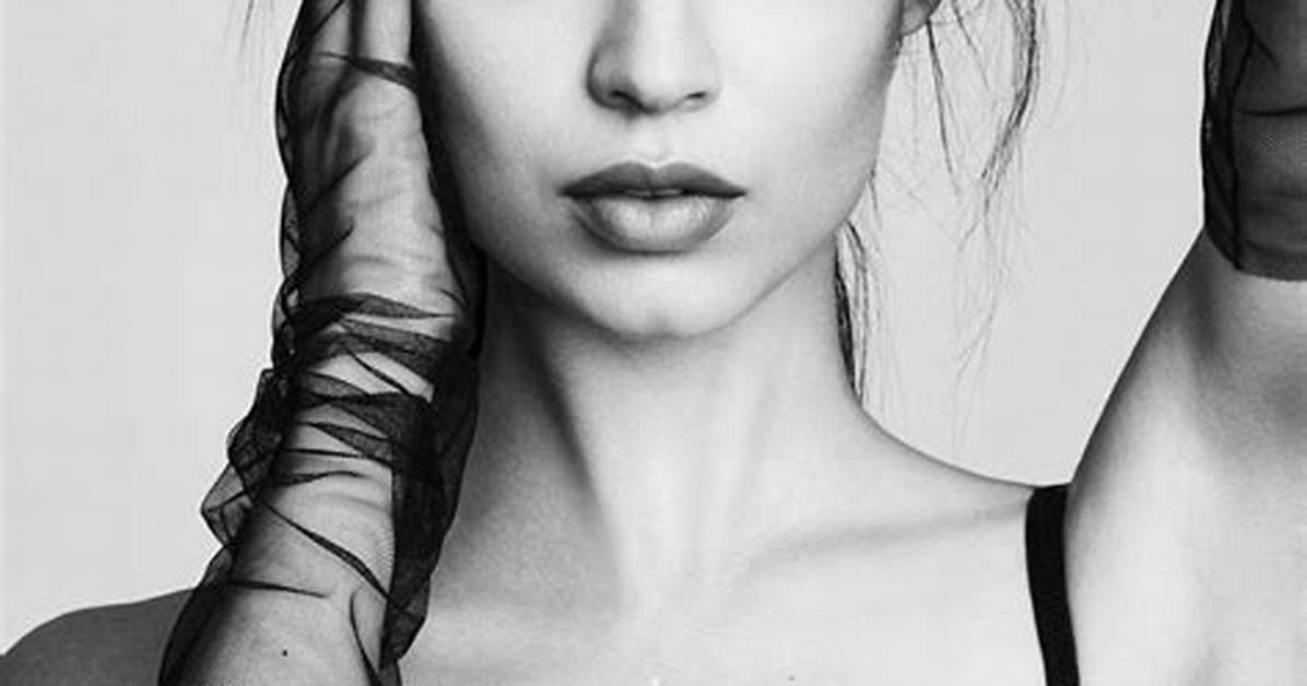 Sofia Carson Social Media