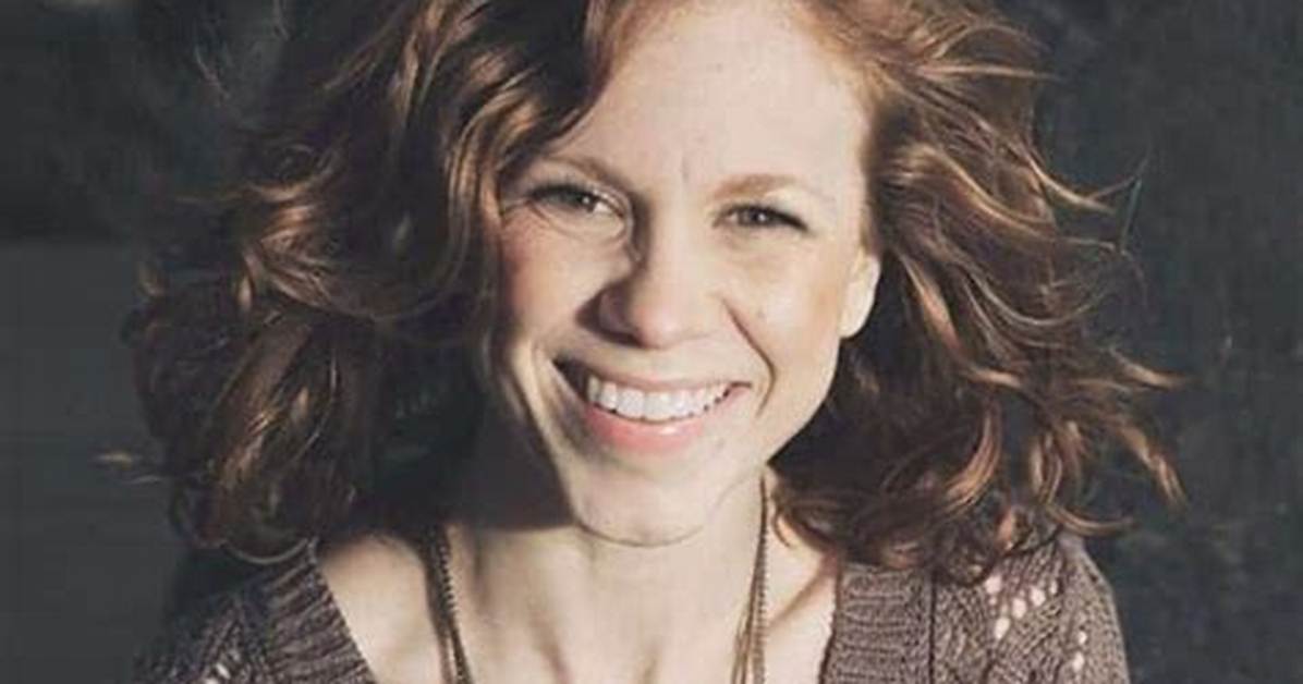 Steffany Gretzinger » Age, Net Worth, Family, Bio, News